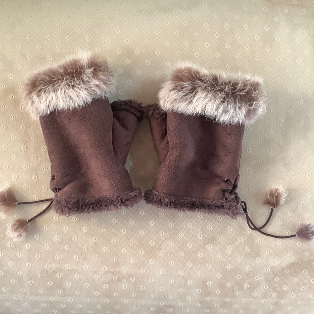 Fuzzy Fingerless Fashion Gloves - Brown, with adjustable straps